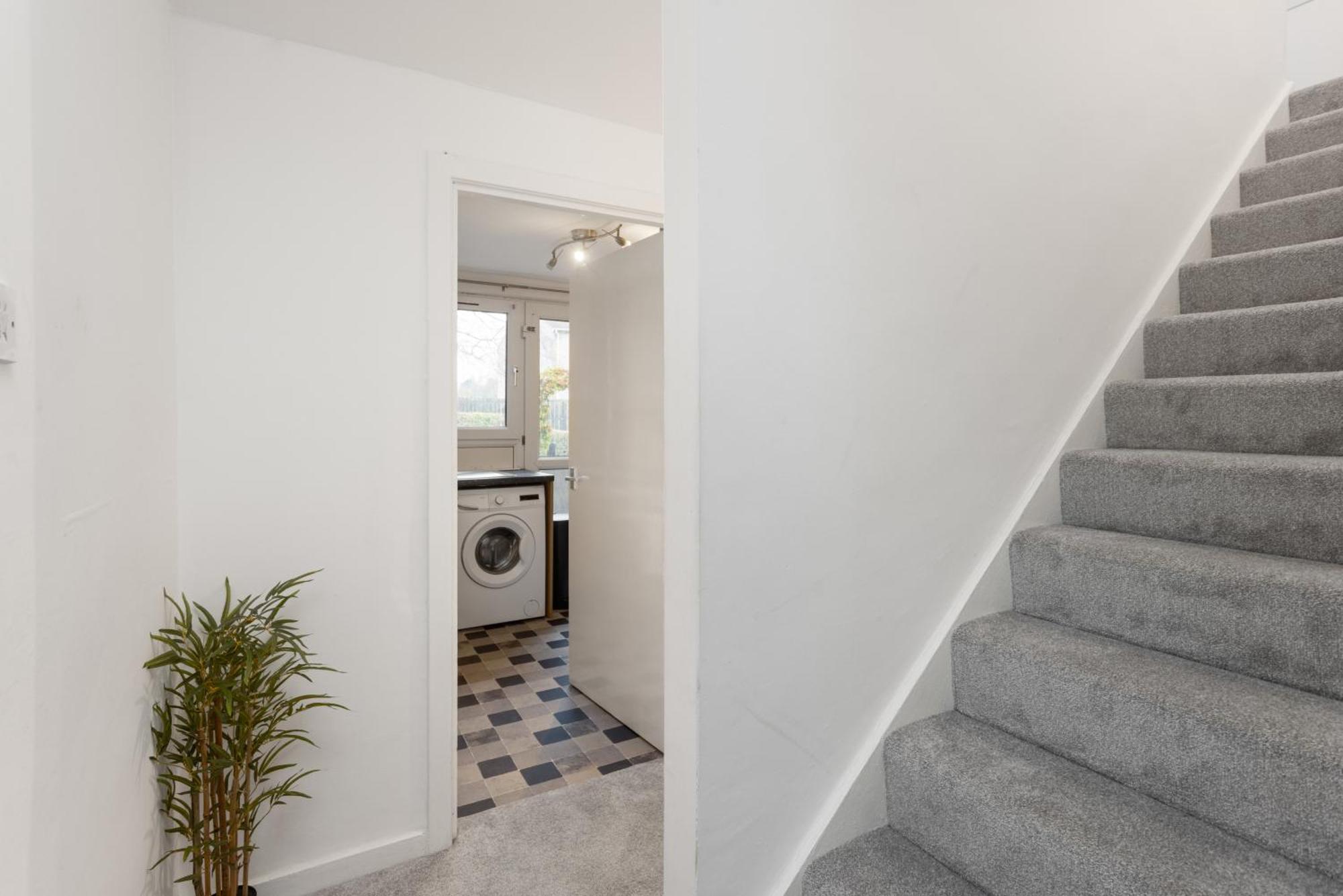 Stylish 3bed House Near Airport Appartement *